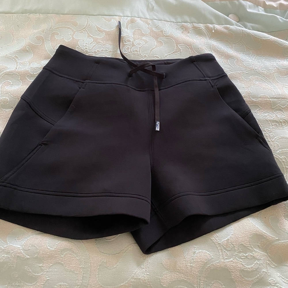 In- Form Short - Picture 1 of 5